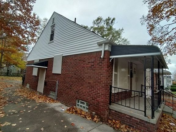 3rd image of 16418 Carlisle Dr