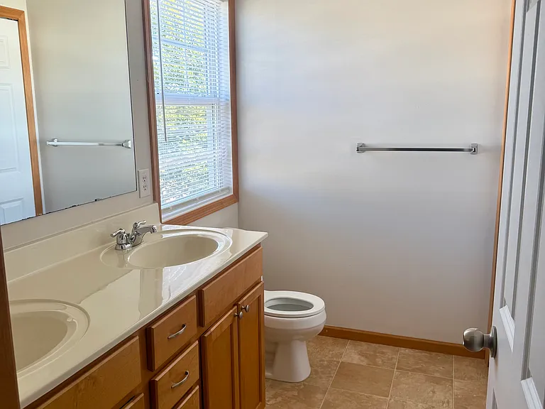 15652 Emerald Dr #10 — Photo 11