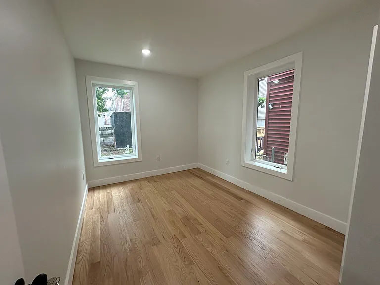 161 Bidwell Ave — Photo 7