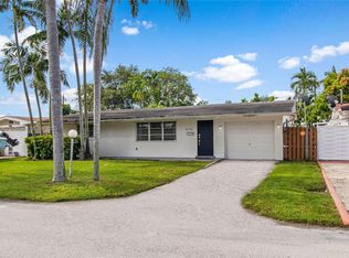 8230 NW 15th Ct, Pembroke Pines, FL 33024