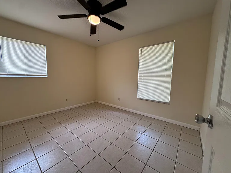 546 San Bernardino St — Photo 7