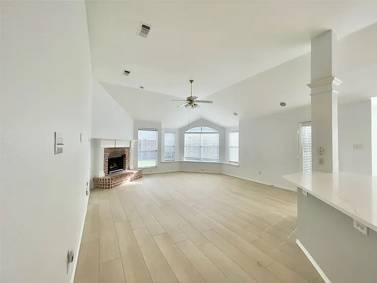 11002 Tree Shadow Ln — Photo 6