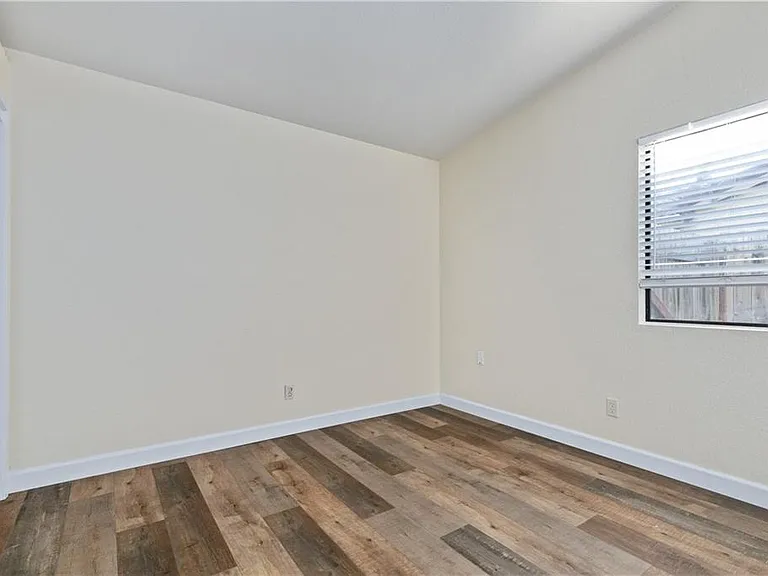 223 Oak Meadow Ln — Photo 10