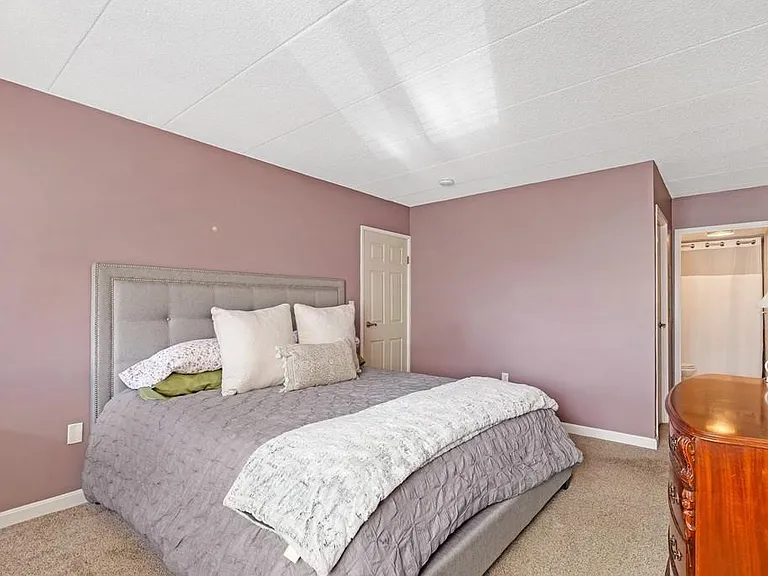 180 Green St #204 — Photo 8