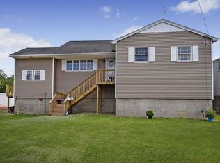 23 W Saltaire Rd, Lindenhurst, NY 11757