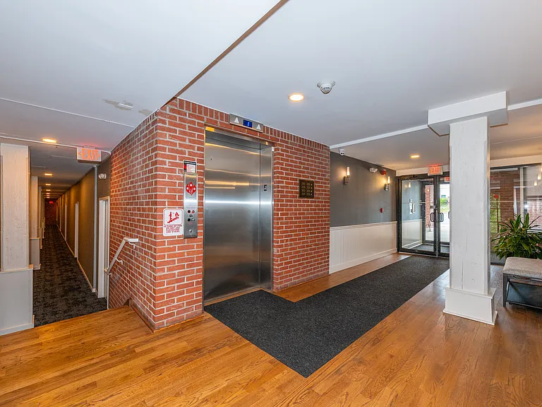 262 Main St #204 — Photo 17