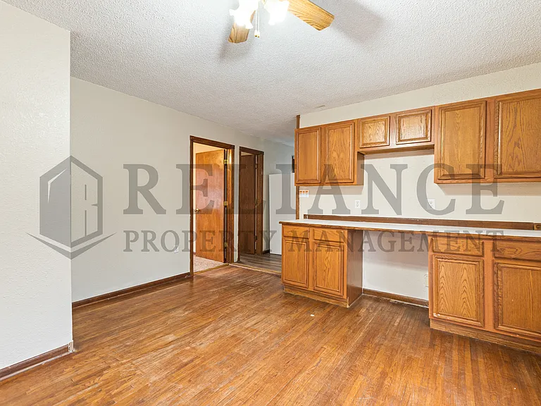 302 N King St — Photo 8