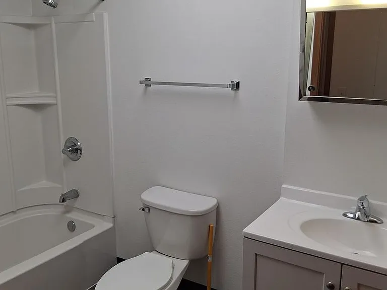 2202 Broadway St — Photo 9