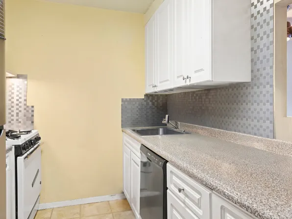 595 Main Street image 5 of 6