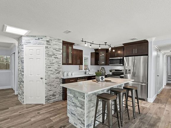 3rd image of 2711 Goldenrod Dr