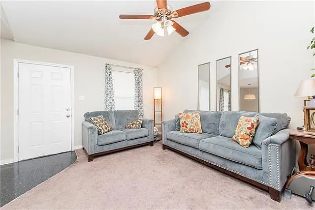 1 bed, 1.0 bath, 650 sqft, $900 — Photo 4