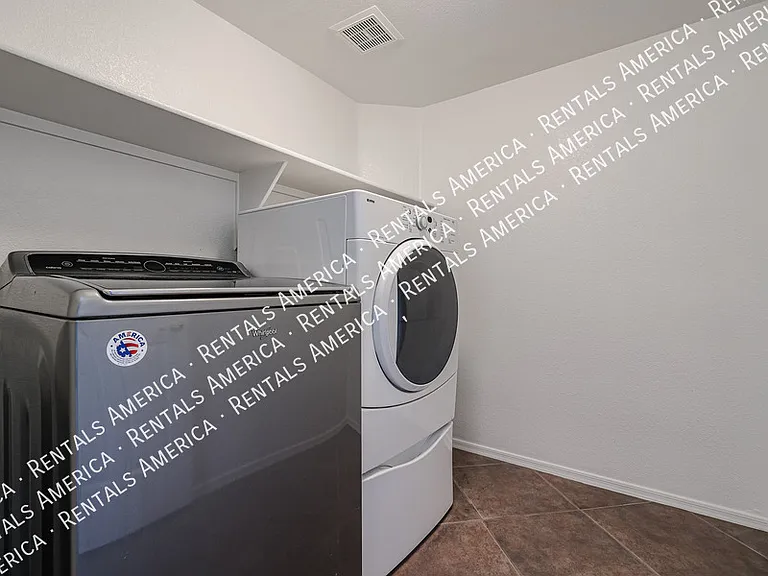 33251 N Symer Dr — Photo 14