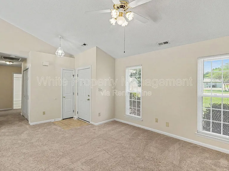 4609 Falcon Chase Dr SW — Photo 3