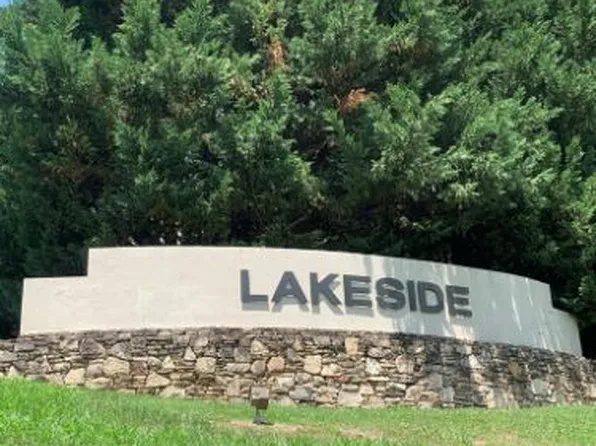 1884 Lakebrook Cir, Dandridge, TN 37725