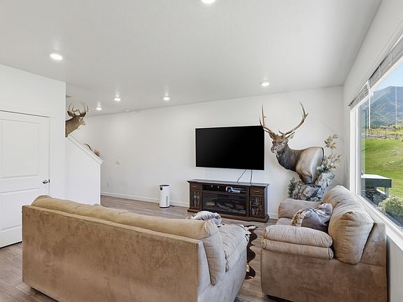 4th image of 629 W Raintree Ln