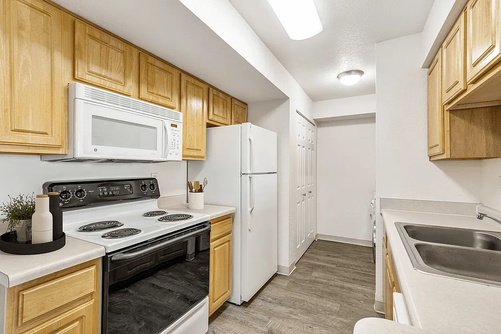 Woodland Lakes Apartments — Photo 3