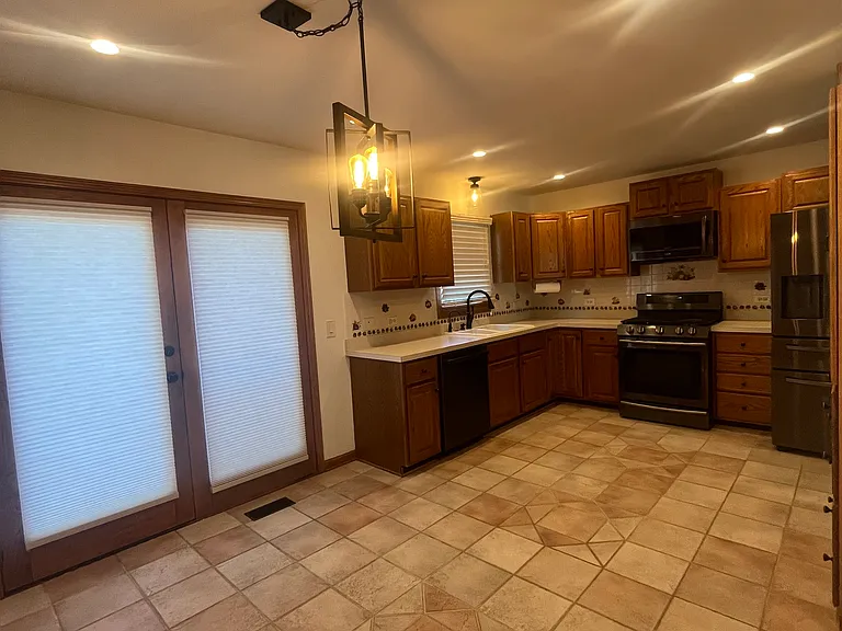 10304 Wilmette Ave — Photo 7