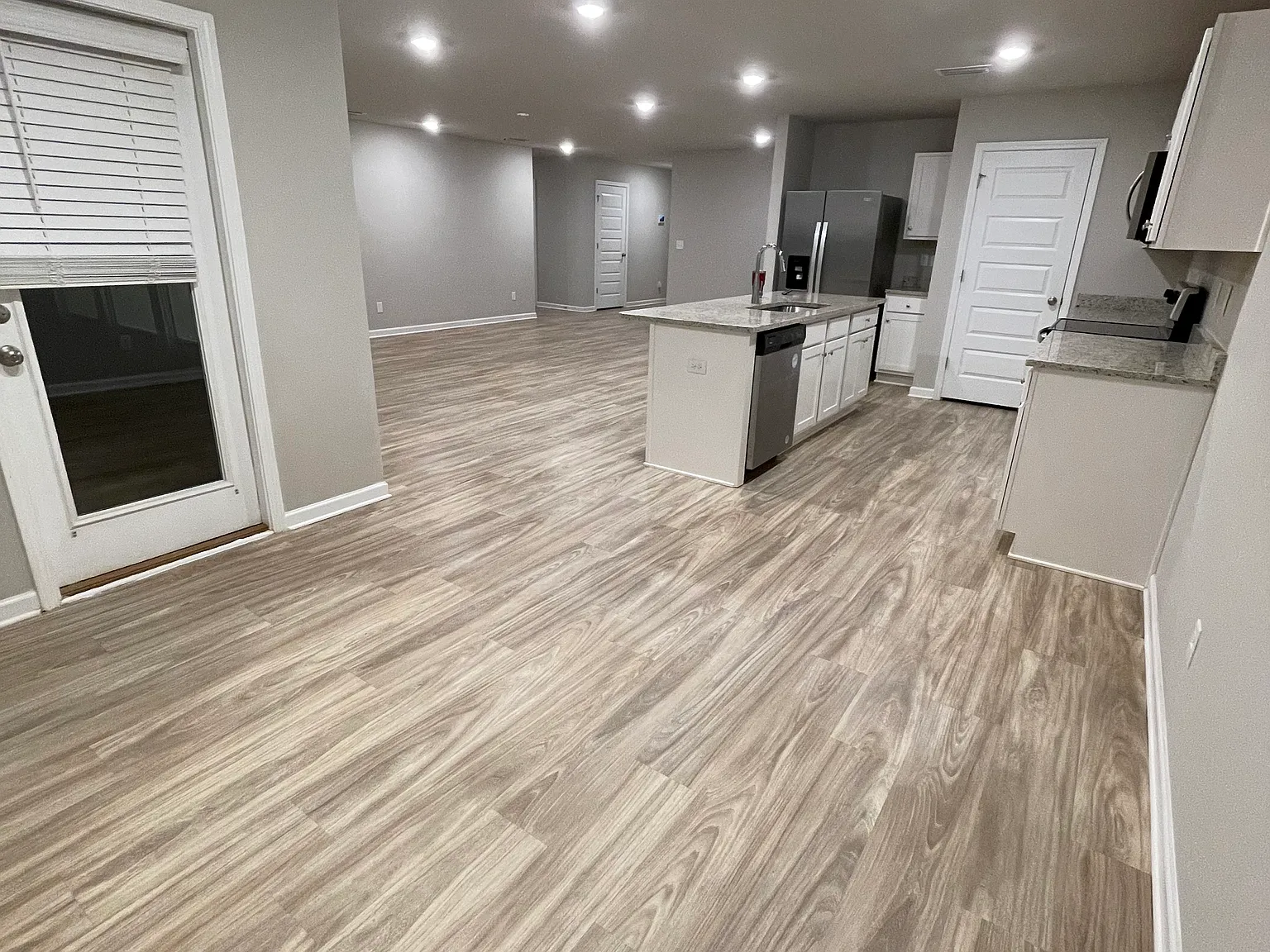 4 bed, 1915 sqft, $2,500 — Photo 2