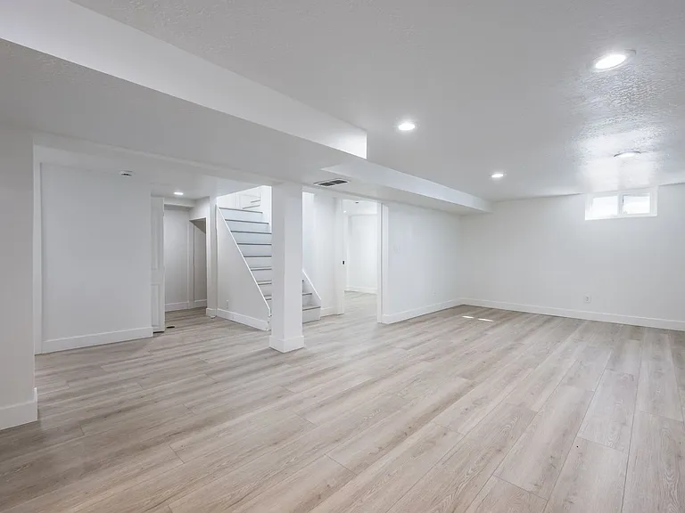 2327 E Bryan Ave — Photo 22