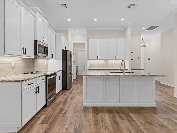 5th image of 2025 Bridgepointe Cir Unit 118