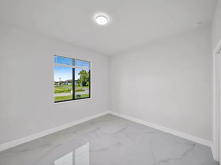 2504 SW 32nd St — Photo 19