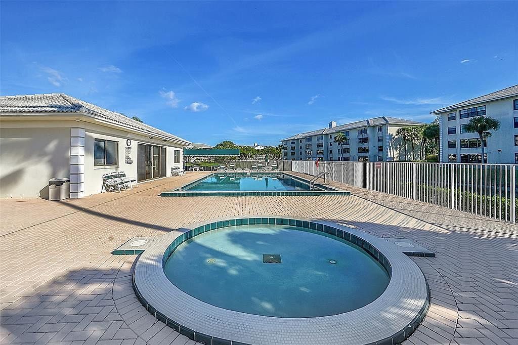6109 Balboa Circle #305