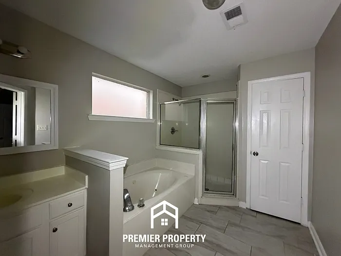 7823 Wolf Hollow Dr — Photo 12