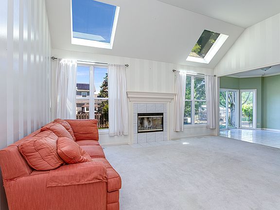 4th image of 921 High Ridge Dr