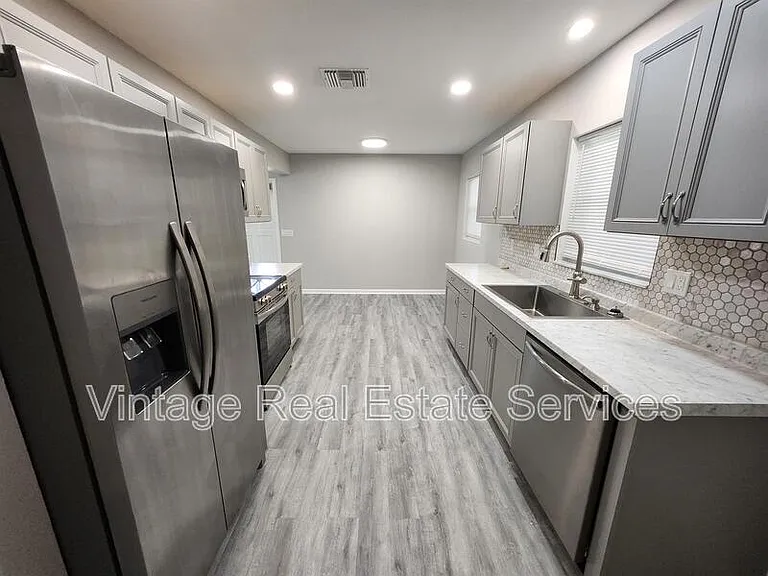 304 S Mercury Ave — Photo 7
