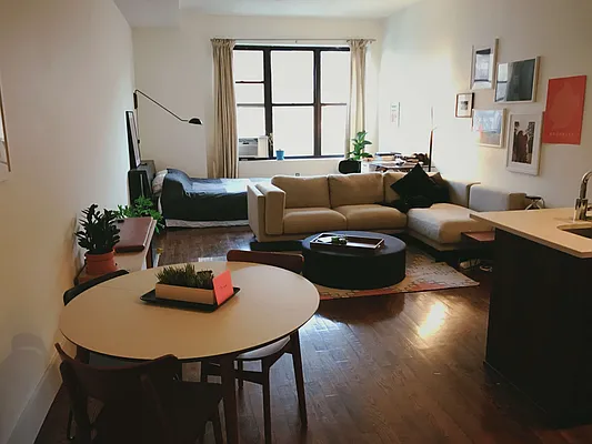 Rented by Manhattan Management LLC | media 39