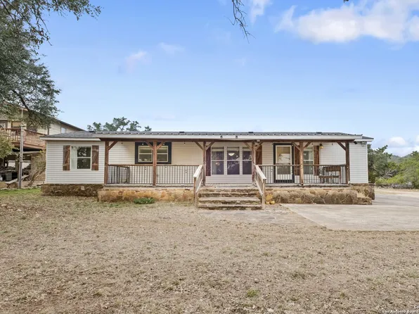 1130 Arcadia Dr, Canyon Lake, TX 78133