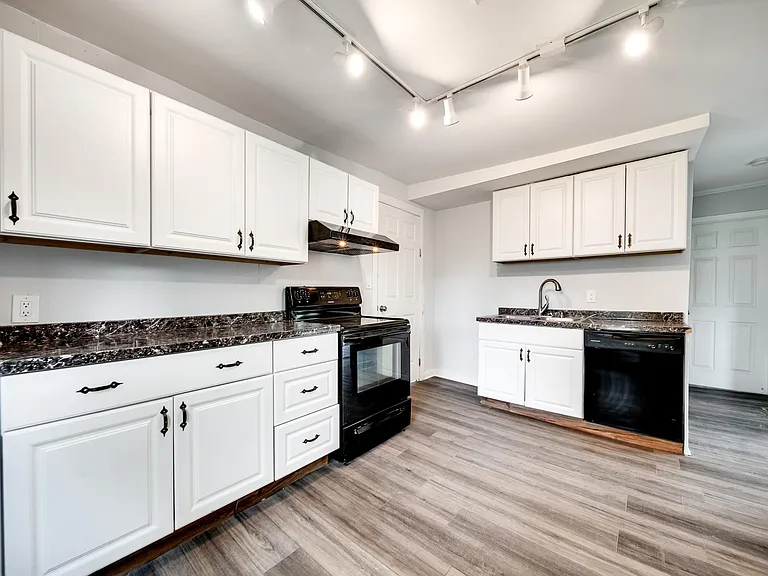 1507 Meridian St — Photo 1