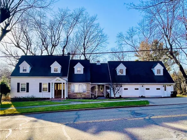 260 N College St, Newcomerstown, OH 43832