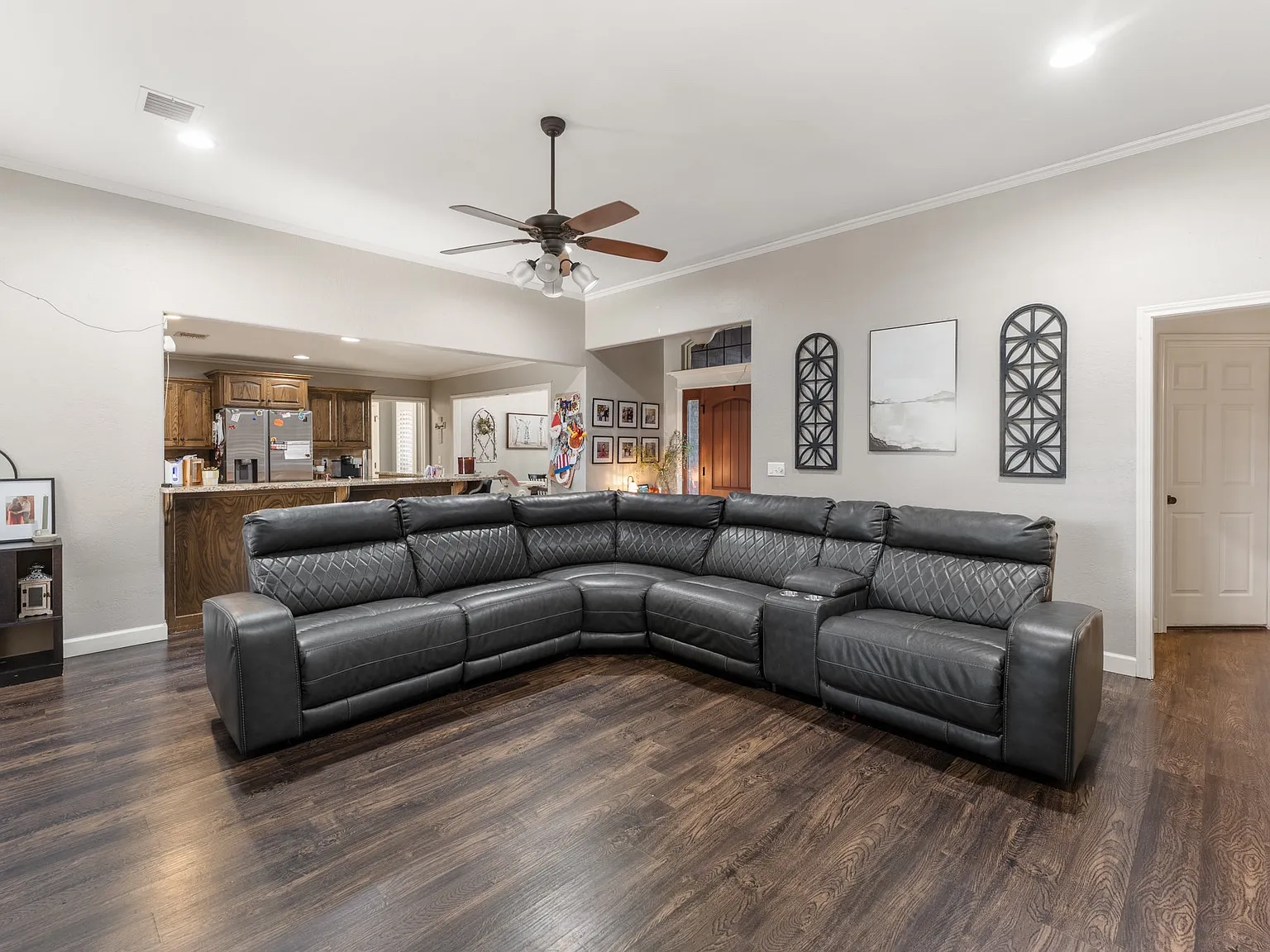 3 bed, 1711 sqft, $2,400 — Photo 4