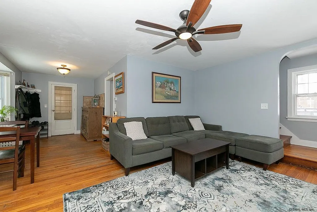 2 bed, 1000 sqft, $2,050 — Photo 3