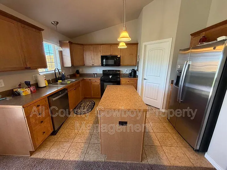 4118 Cliff St — Photo 3