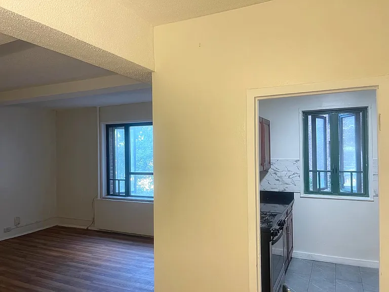89 Metropolitan Oval #2G — Photo 6