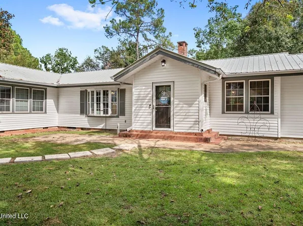 345 Balmoral Dr, Poplarville, MS 39470