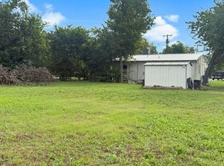 210 Carrie Mabrie St, Trenton, TX 75490