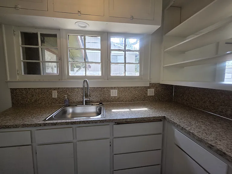950 Capitol St NE — Photo 25