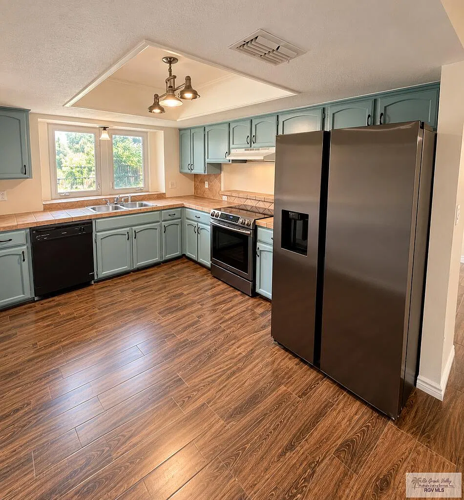 3 bed, 2.0 bath, 1235 sqft, $1,950 — Photo 4