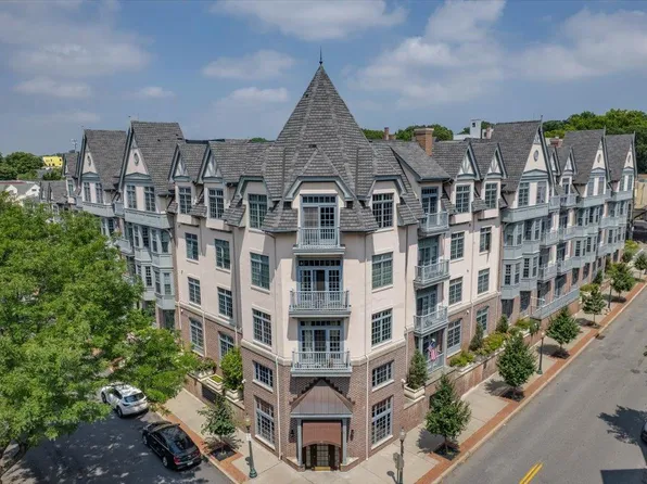 55 1st Street #207, Pelham, NY 10803