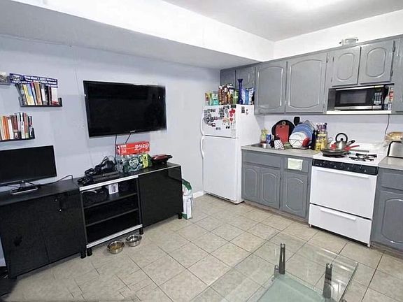 5th image of 67 Pond St #1