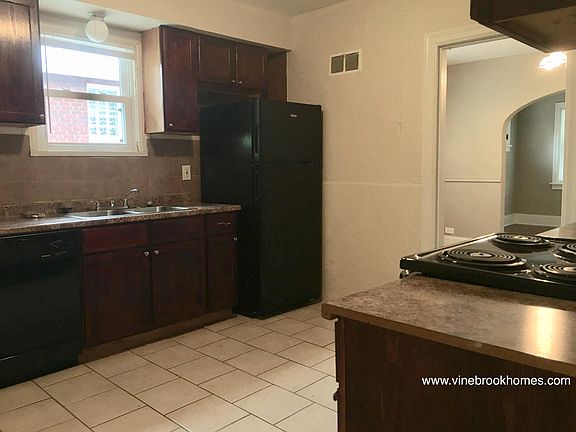 3rd image of 3543 Lindscott Ave