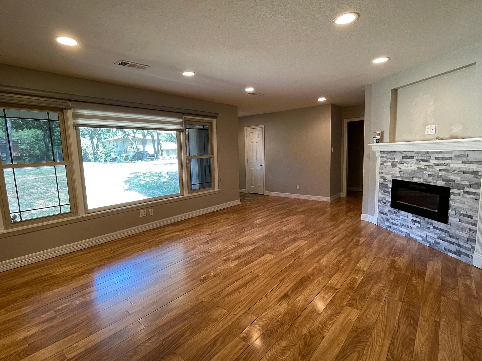 1409 Cooper Dr — Photo 3