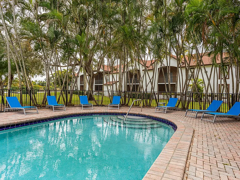 Landings at Pembroke Lakes — Photo 11