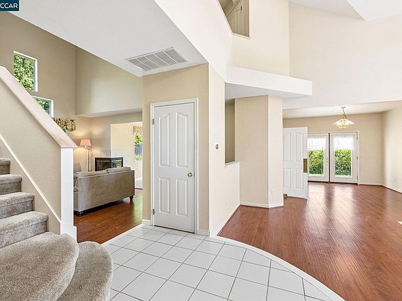 4th image of 3504 Fieldcrest Ave