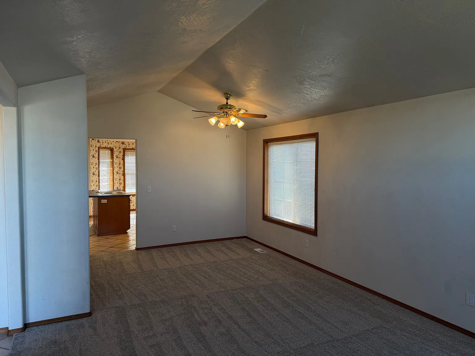 3 bed, 1643 sqft, $2,295 — Photo 4