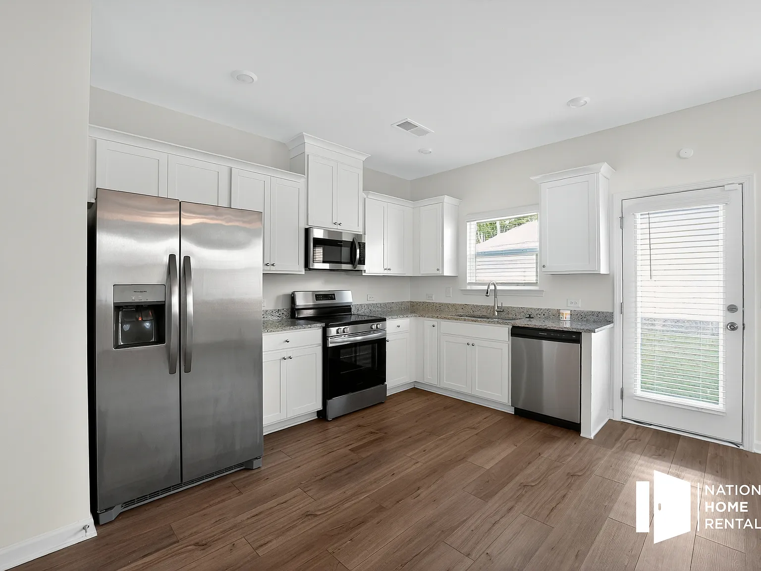 3 bed, 2.5 bath, 1382 sqft, $2,199 — Photo 3
