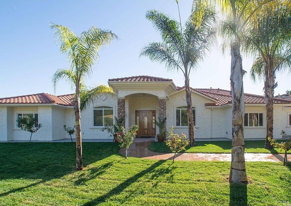 1st image of 25115 Las Palmeras Dr